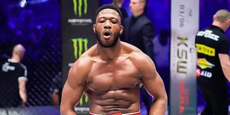 Французский полутяж Си показал "кто в доме хозяин" на парижском турнире UFC