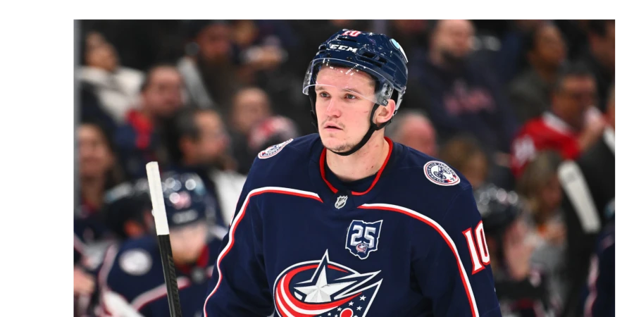 Хоккеист из России устроил хаос на льду: два боя за восемь минут. Видео