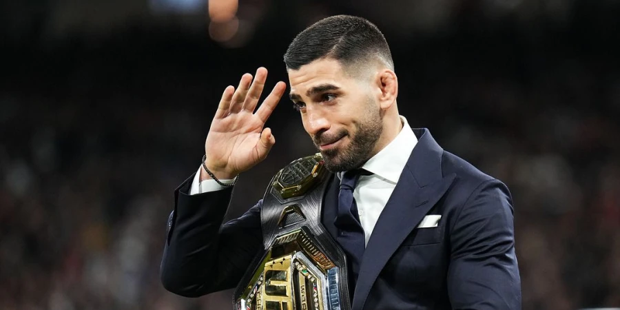 Топовый файтер UFC подстрахует небитого чемпиона