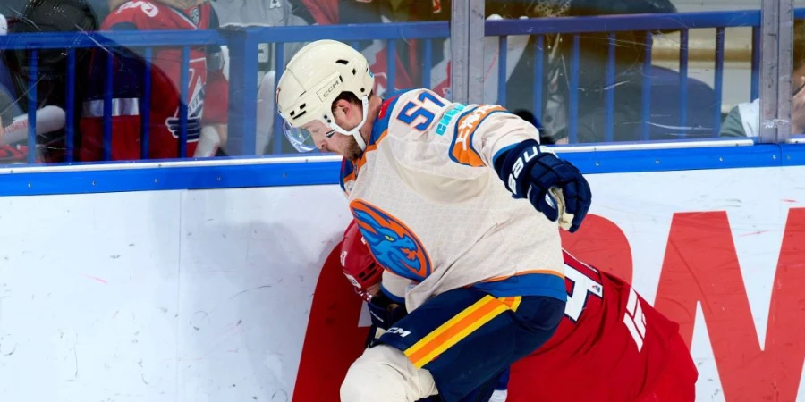 Дебютант обидно "унизил" чемпиона на его льду в Лиге с участием «Барыса»