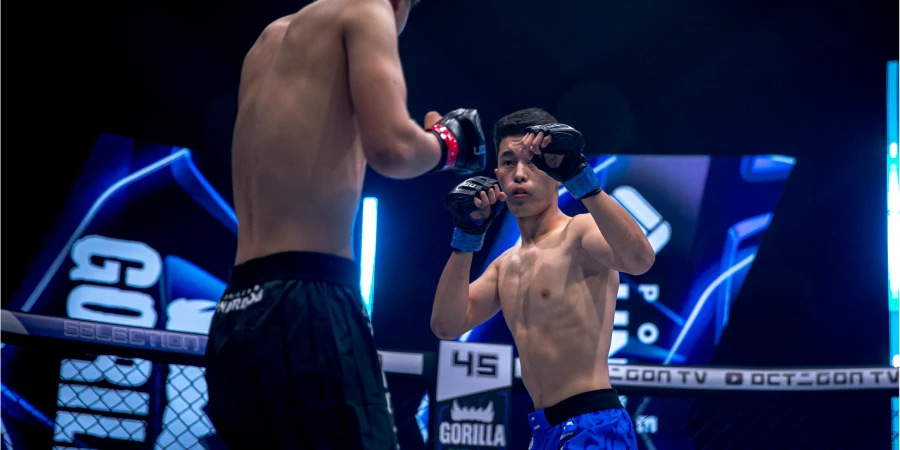 Казахстанский боец встретился с узбеком на турнире OCTAGON