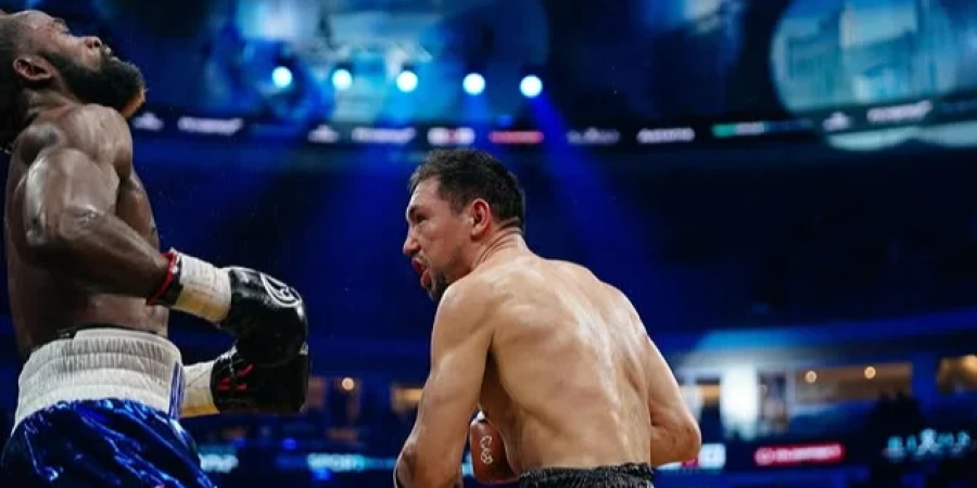 Казахстанский чемпион нокаутировал претендента в пятом раунде