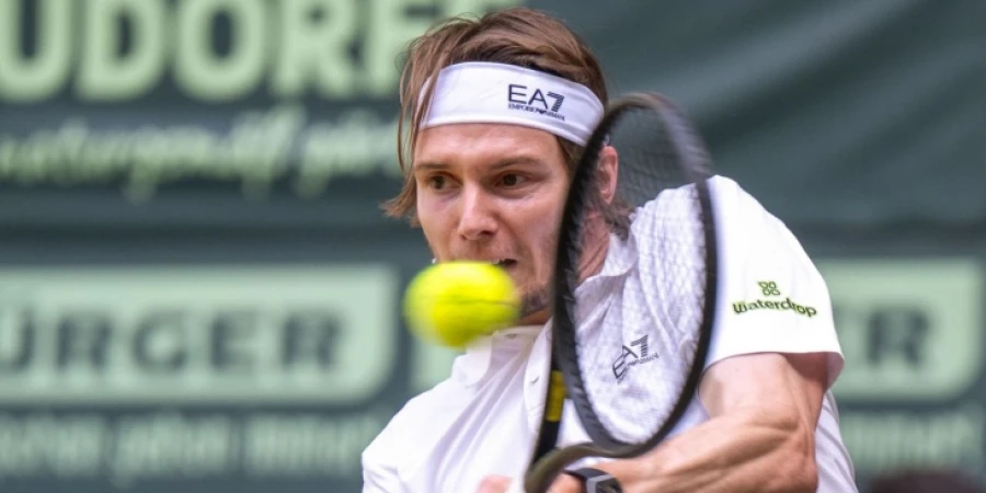 Бублик не сумел пробиться в финал турнира во Франции