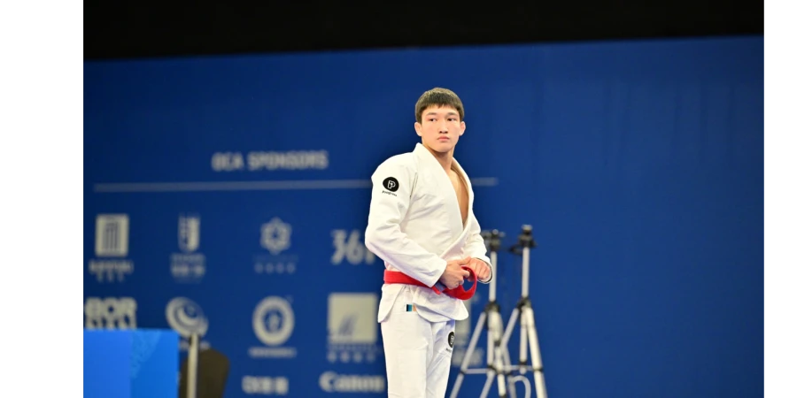 Разгромом завершился поединок казахстанского бойца за «золото» юношеской Азиады
