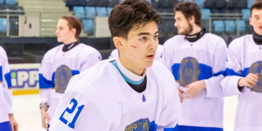 Қазақстандық хоккейші еуропалық клубпен келісімшартқа отырды