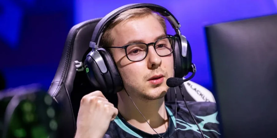 Игрок Team Spirit подвел итоги группового этапа FISSURE PLAYGROUND 2