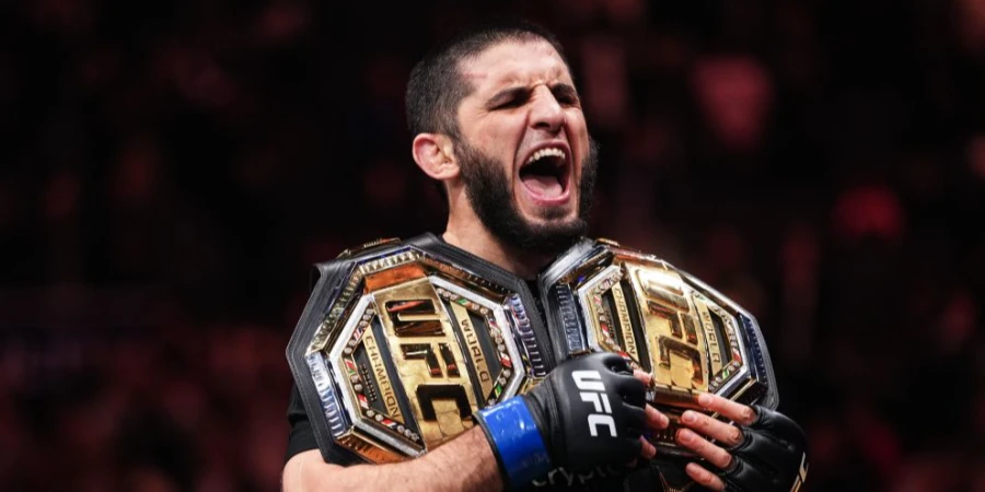 Ислам Махачев "похвастался" своими поясами. ФОТО