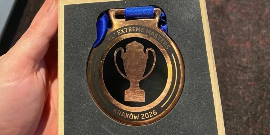 Hally подарил фанату медаль за третье место на IEM Krakow 2026