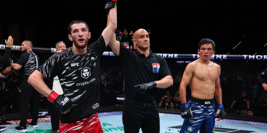 Опубликованы судейские карточки боя Азат Максум – Тагир Уланбеков на UFC в Баку