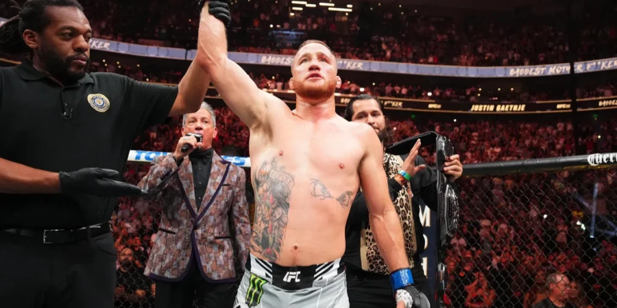 Чемпион UFC заявил, что готов завершить трилогию с легендой