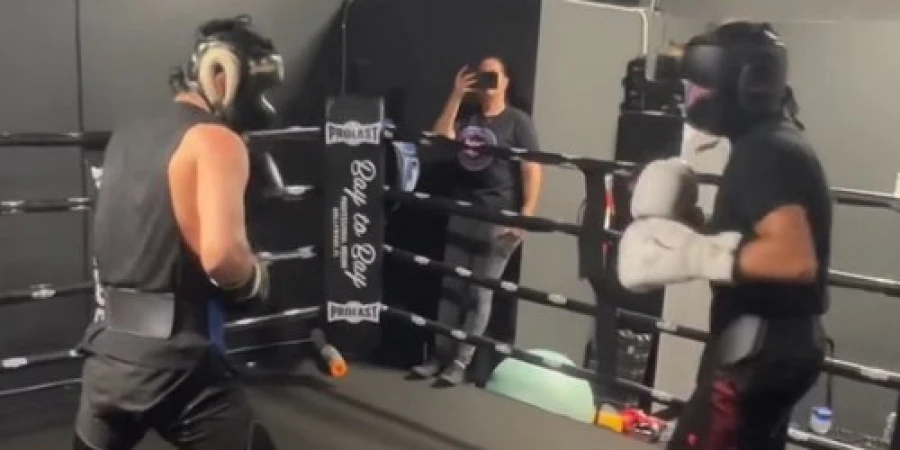 Данияр Елеусінов спарринг жаттығуының видеосымен бөлісті