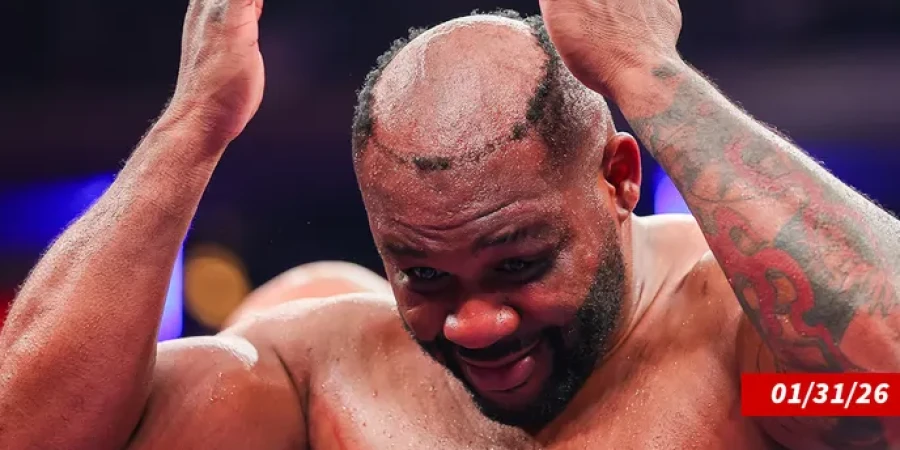 Неловкий момент превратил боксера в интернет-звезду