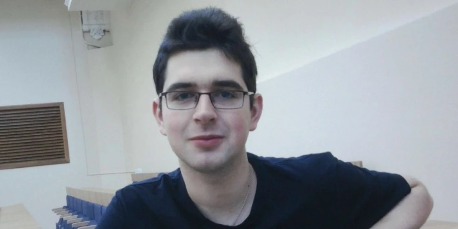«Комментатор только добавляет шарма, а все самое главное происходит на экране». Интервью с хоккейным комментатором Семеном Ивановым