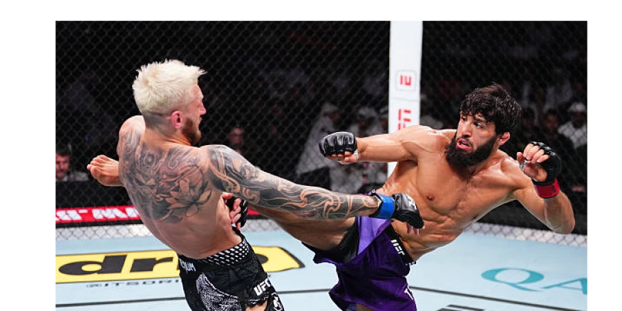 Царукян задушил Хукера и продлил победную серию до пяти боев