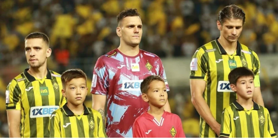 Александр Заруцкий «Қайраттан» кетпейді