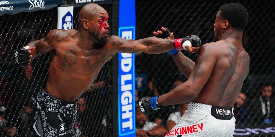UFC 329. Кинг Грин вытащил безнадежный бой с Терренсом Маккинни