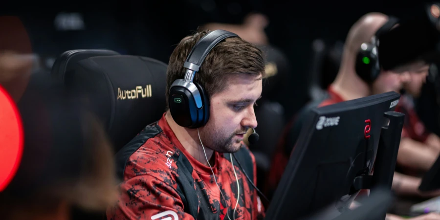 Astralis выступила в защиту HooXi после травли в соцсетях