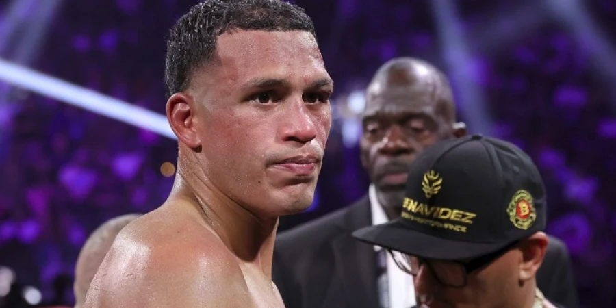 Непобежденный чемпион мира усомнился в исходе боя Мейвезер — Пакьяо