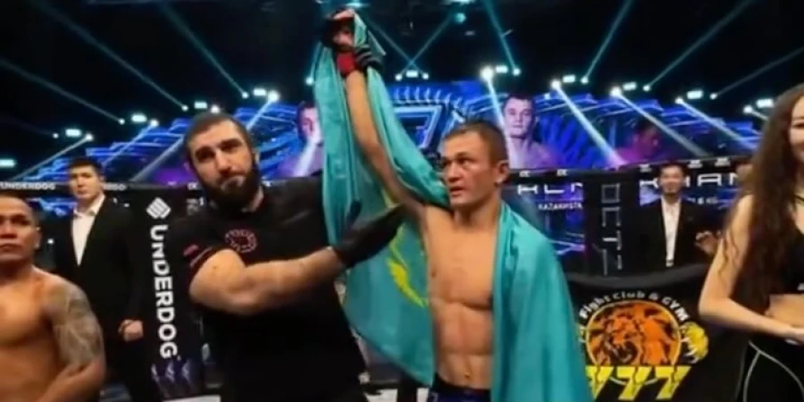 Алмахан уступил в дебюте в UFC в ярком бою Нурмагомедову