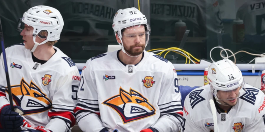 Опытного форварда не смогли раскрыть: камень в огород тренера команды экс-игроков «Барыса»