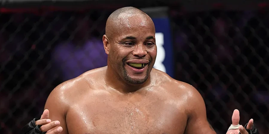 Кормье назвал имена бойцов, способных стать чемпионами UFC в трех весовых категориях