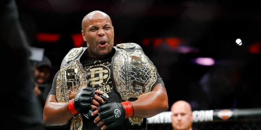 Стриклэнд обречен? Кормье рассказал слухи из лагеря Чимаева