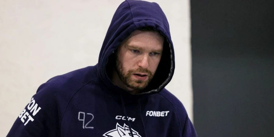 Соперник «Барыса» в борьбе за место в плей-офф подбирает звездного форварда из списка отказов КХЛ