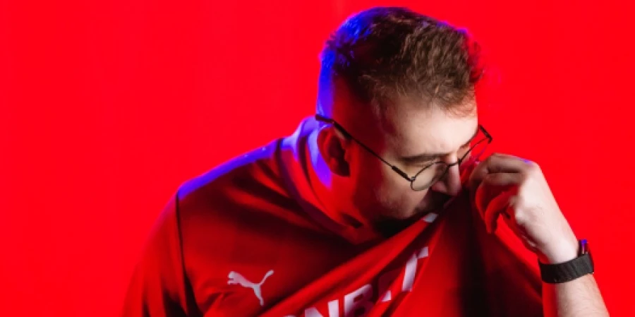 Адам torzsi Торжаш подписал новое соглашение с MOUZ