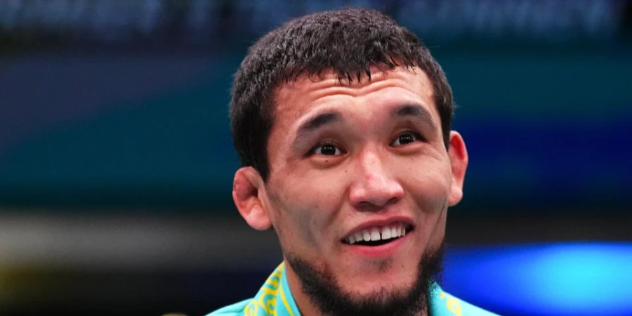 Идирис показал равный вес с соперником по UFC 319. ВИДЕО