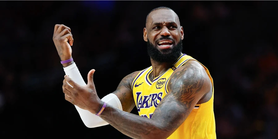 Легендарный Леброн стал новым рекордсменом по матчам в НБА