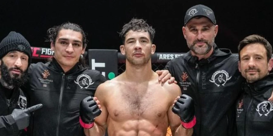 Дебютант UFC Сола забил противника в первом же бою промоушена