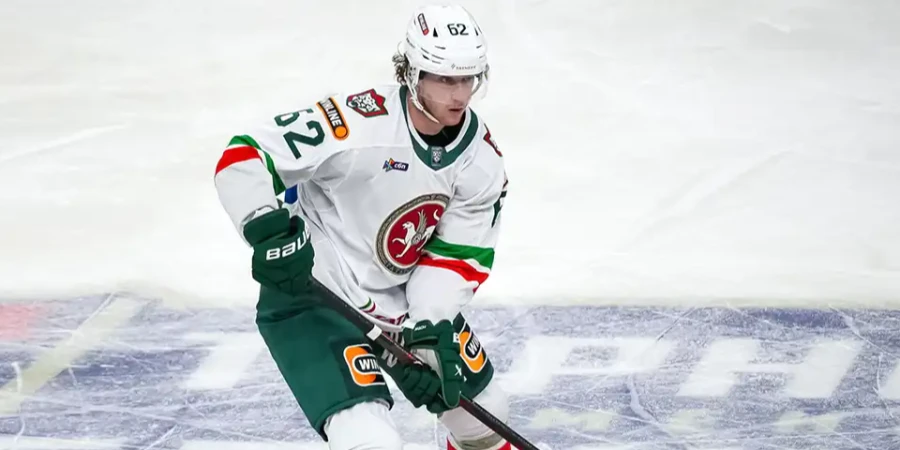 Два клуба КХЛ предлагают 65 млн тенге за канадского защитника