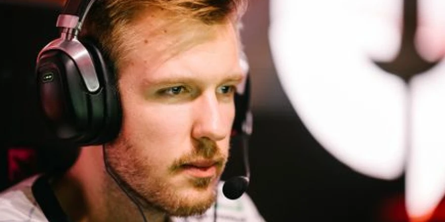 Cr1t- объяснил, что помогло Team Falcons выйти из кризиса на TI 2025