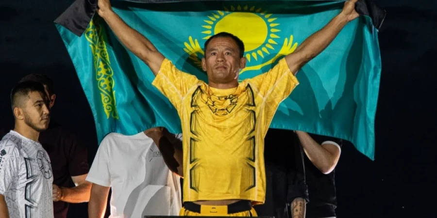 Еламан Жетпісбай OCTAGON 77 турнирінде техникалық нокаутпен жеңді