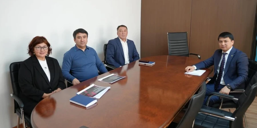 Қайрат Сәтжанов БҚО дене шынықтыру және спорт басқармасының басшысымен кездесті