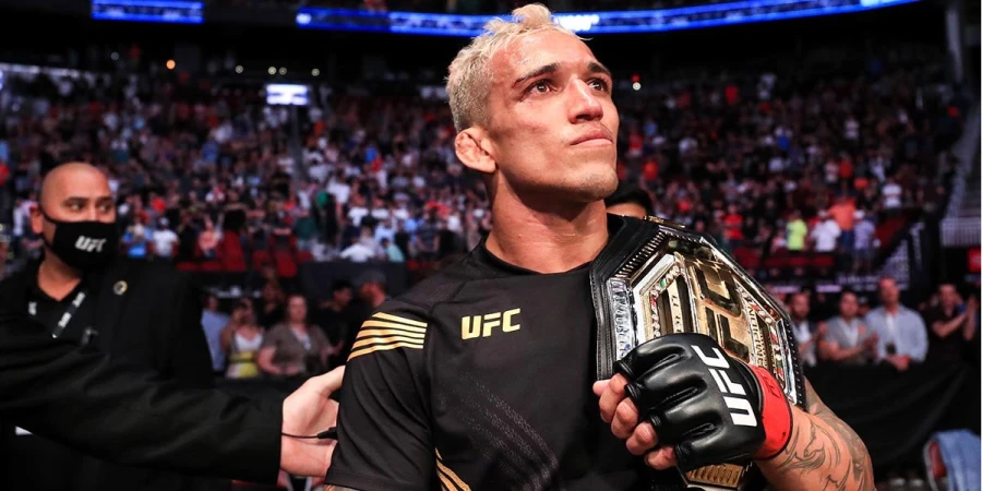 Экс-чемпион UFC Чарльз Оливейра высказался по поводу срыва своего поединка в Рио-де-Жанейро