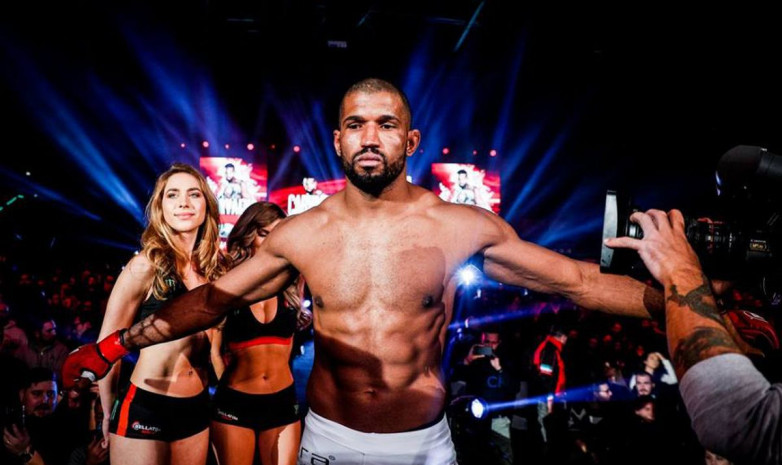 Карвальо выиграл у Нжокуани на Bellator 224