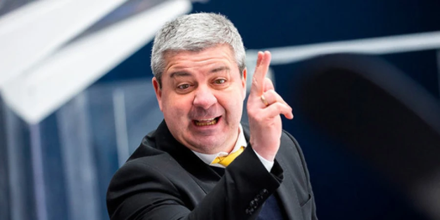 Некогда шумевшего в Казахстане тренера не пустили за руль клуба КХЛ