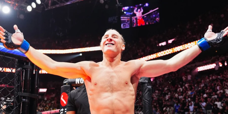 Топовый британский боец UFC продолжает бахвальство на публике