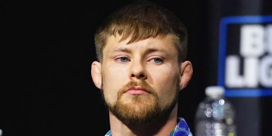 Непобедимый чемпион UFC подвергся нападкам со стороны коллеги по цеху