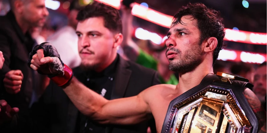 Алешандре Пантожа задушил Кай Кару-Франса в соглавном поединке UFC 317