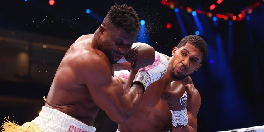 Экс-чемпион UFC Фрэнсис Нганну вызвал на реванш Энтони Джошуа