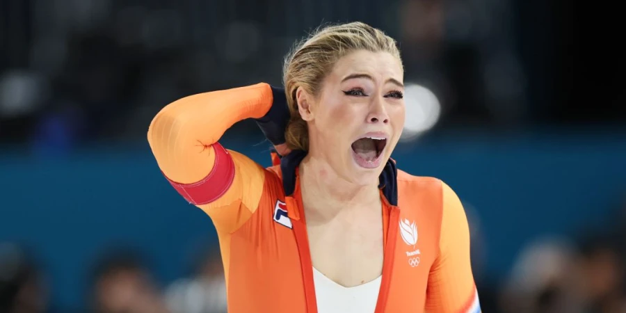 Олимпийская чемпионка заработала $ 1 млн за "засвет" лифа