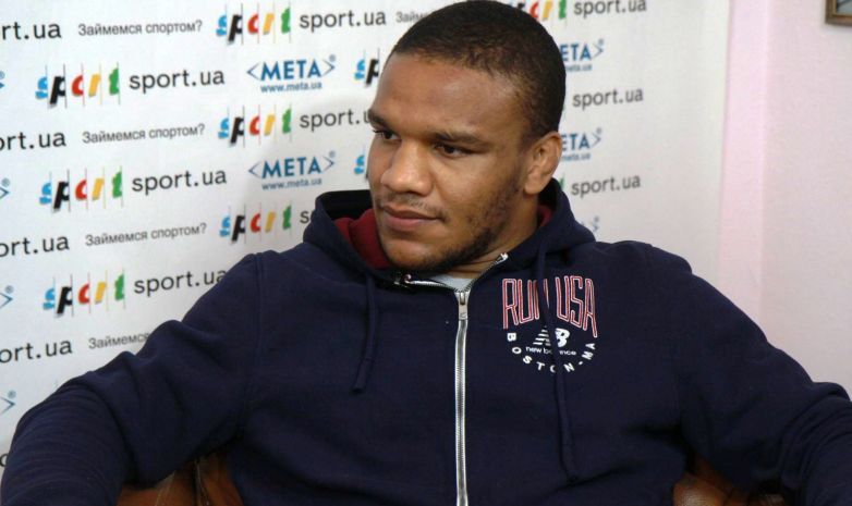 Украинский борец Жан Беленюк завоевал титул WBC в тяжелом весе
