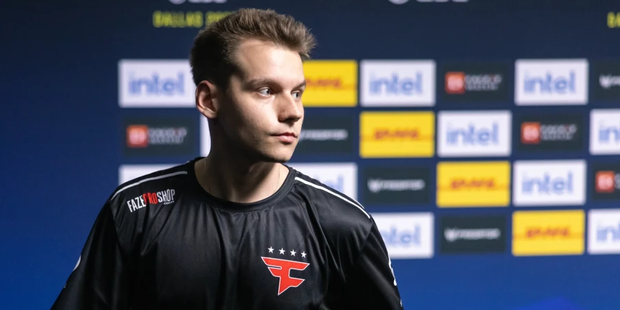 Frozen высказался о присоединении s1mple к FaZe