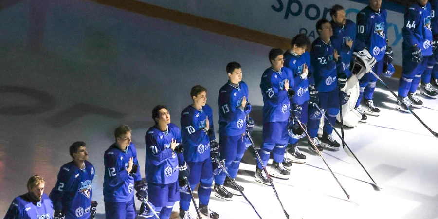 Стал известен состав "Барыса" на выездные матчи КХЛ