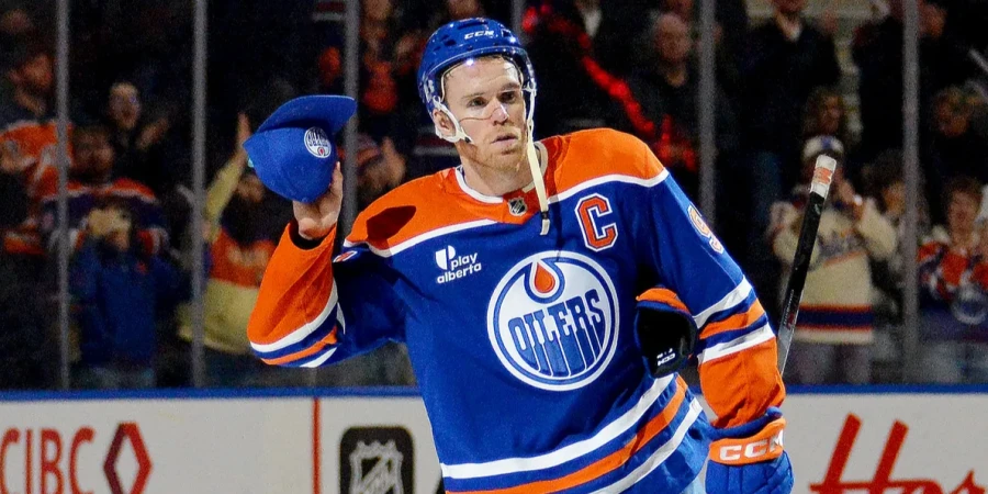 Определен первый хоккеист, набравший 100 очков в НХЛ в сезоне-2025/26