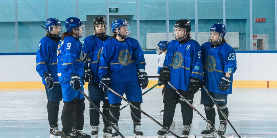 Казахстанские хоккеистки начали подготовку к ЧМ