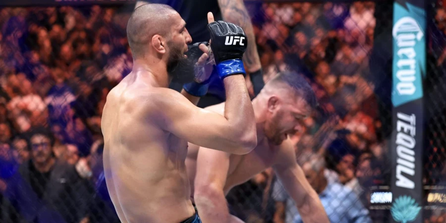 Стали известны обладатели бонусов по итогам UFC 319