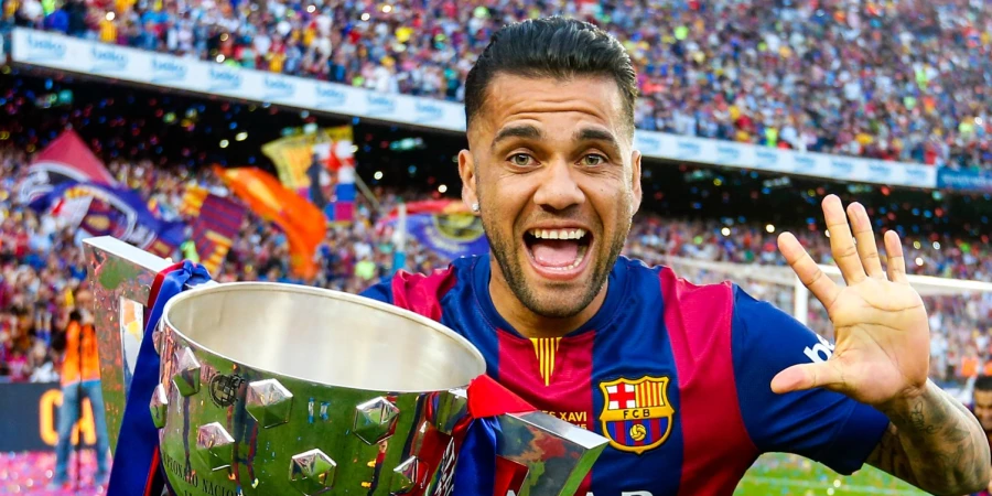 С 50% акций клуба в кармане Дани Алвес может делать в нем что угодно